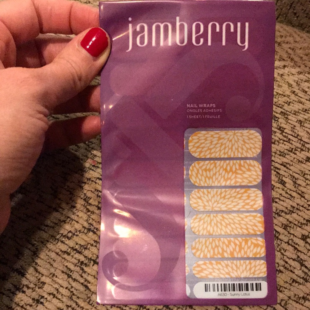 Jamberry Sunny Lotus nail wraps